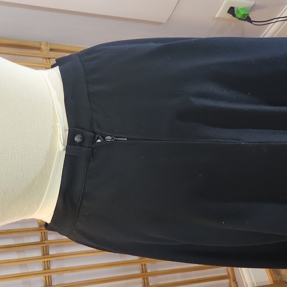 Vintage Louis Feraud black wool skirt size 42 luxury high end quality product - Picture 4 of 8
